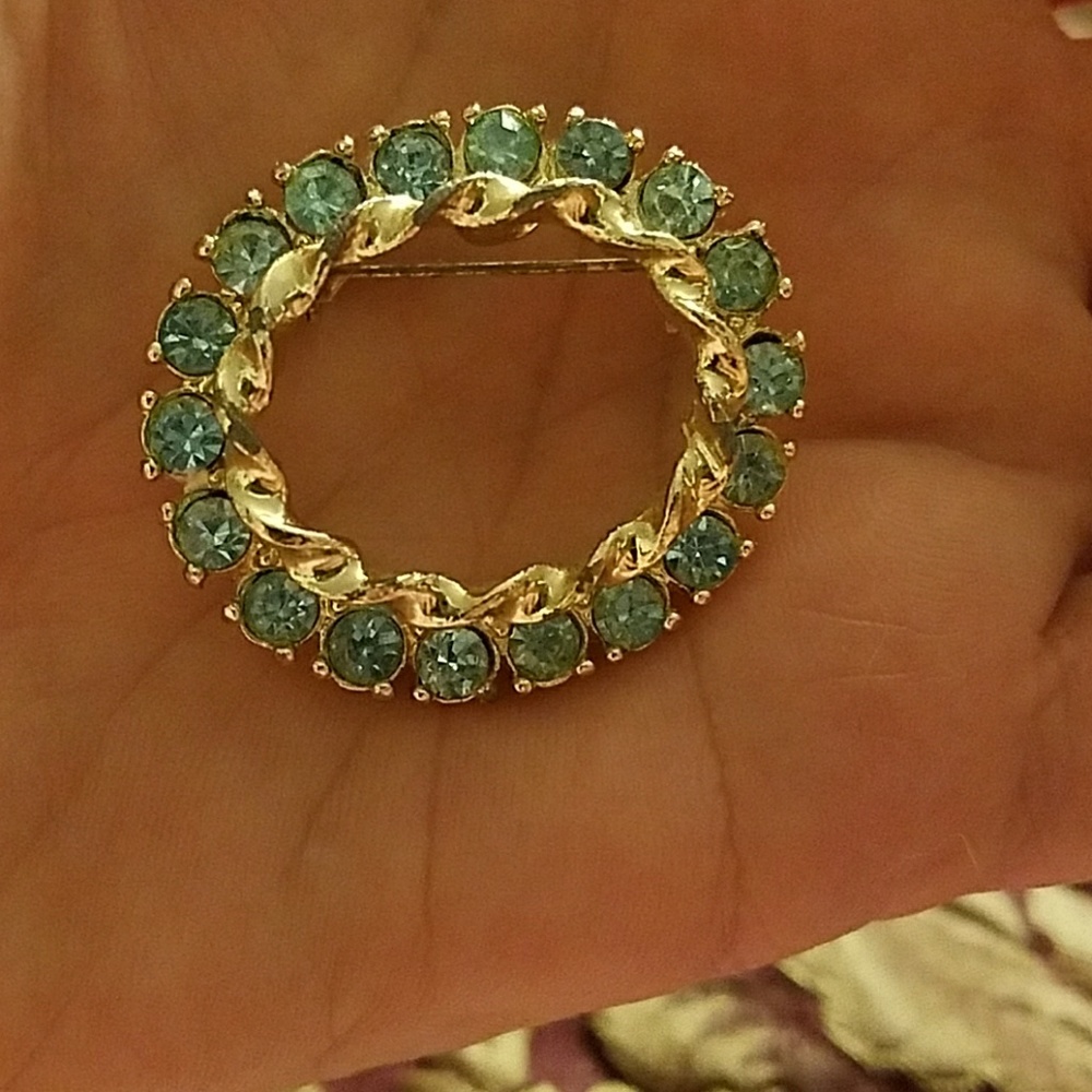 Price💚Drop Vintage Oval Brooch - Blue Rhinestones